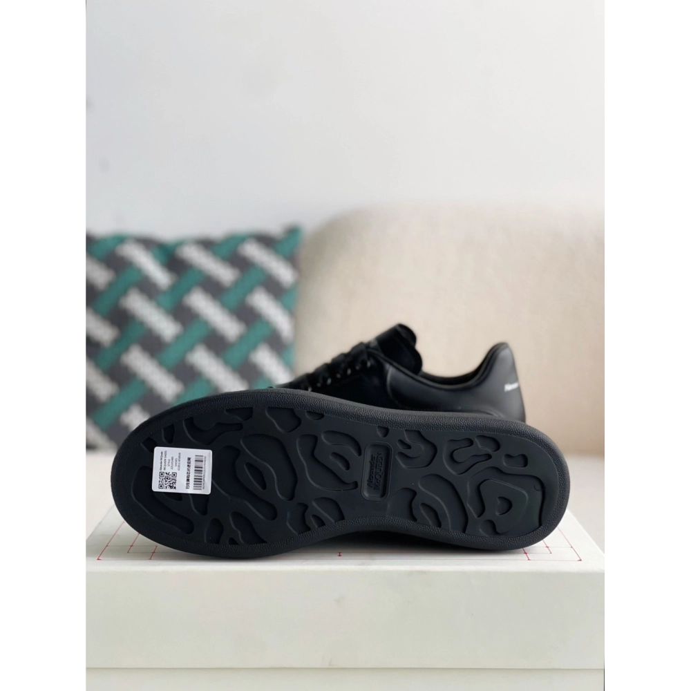 Alexander McQueen black letter Sneakers,Alexander McQueen,High quality Free shipping