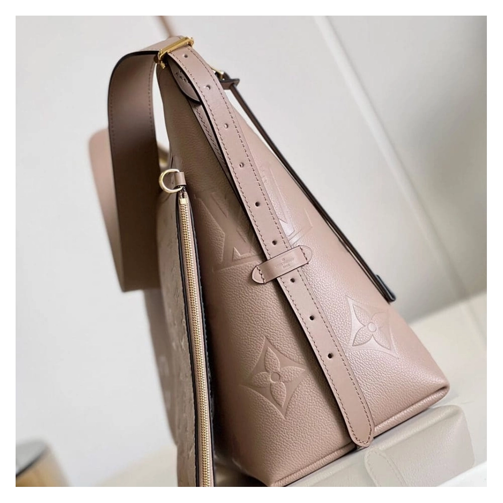 Louis Vuitton CARRYALL MM EXCLUSIVELY ONLINE M46292,CarryAll,LOUIS VUITTON,BAGS