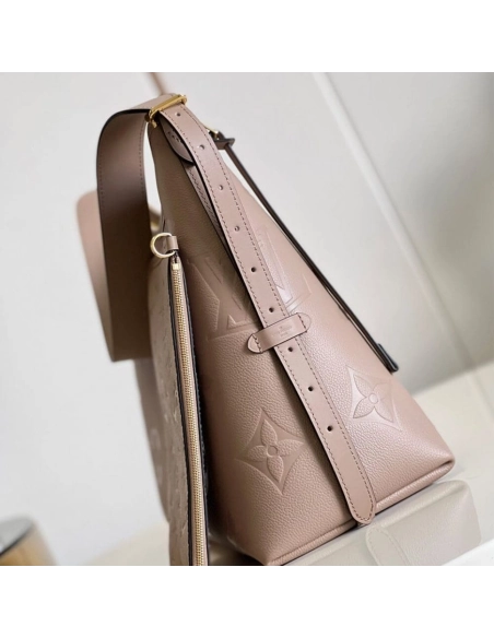 Louis Vuitton CARRYALL MM EXCLUSIVELY ONLINE M46292,CarryAll,LOUIS VUITTON,BAGS