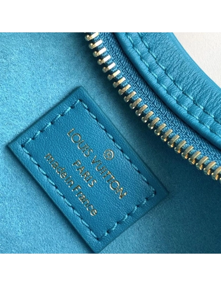 LOUIS VUITTON Loop M22593,Loop,LOUIS VUITTON,BAGS