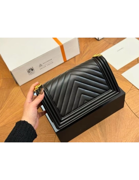CHANEL Calfskin Chevron Quilted Medium Boy Flap Black,CHANEL,BAGS