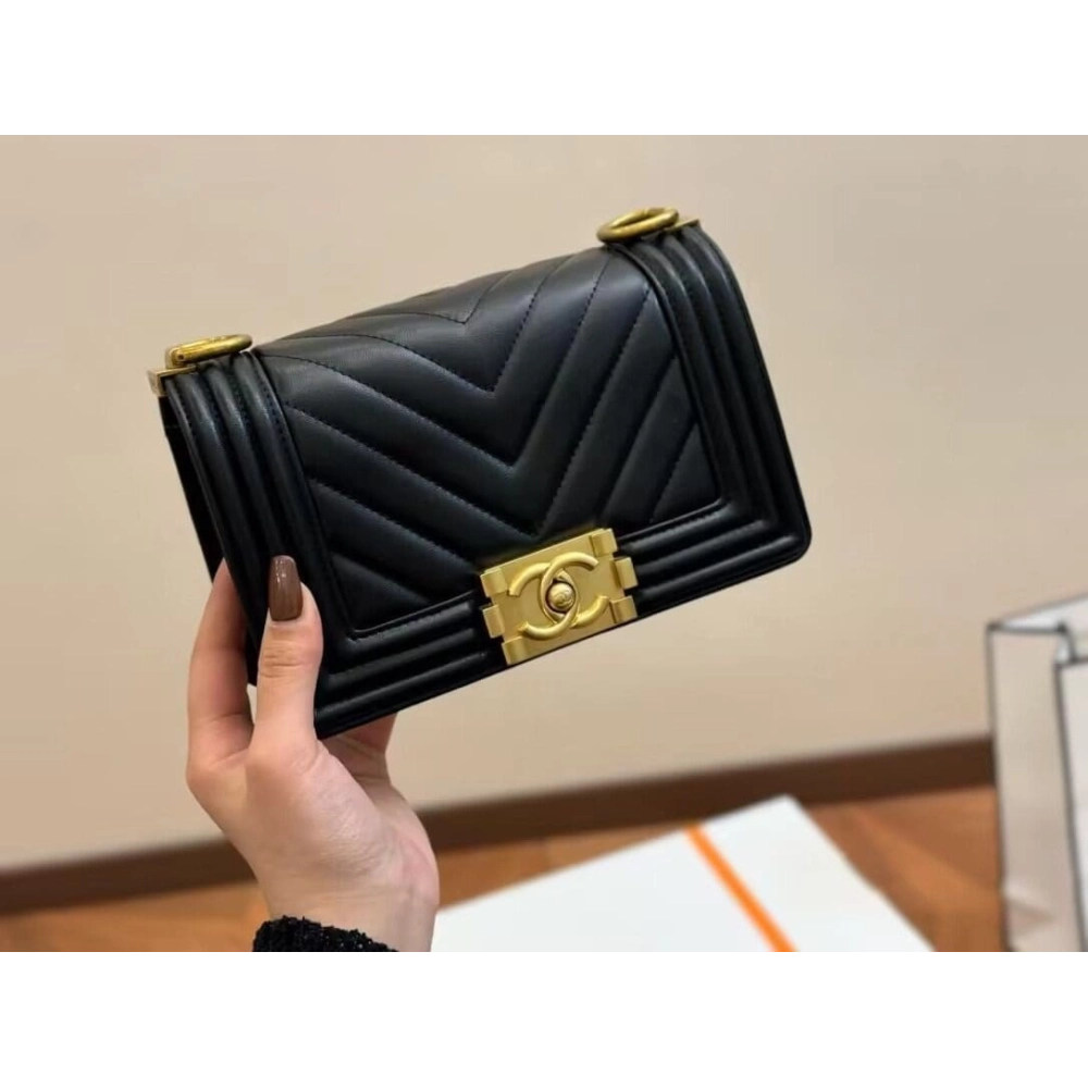CHANEL Calfskin Chevron Quilted Medium Boy Flap Black,CHANEL,BAGS