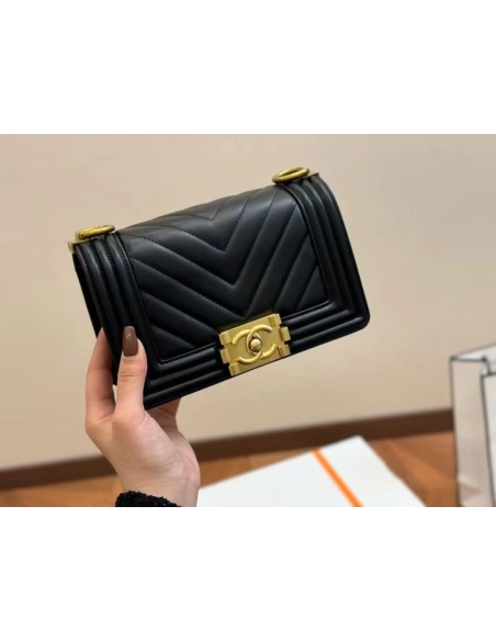 CHANEL Calfskin Chevron Quilted Medium Boy Flap Black,CHANEL,BAGS
