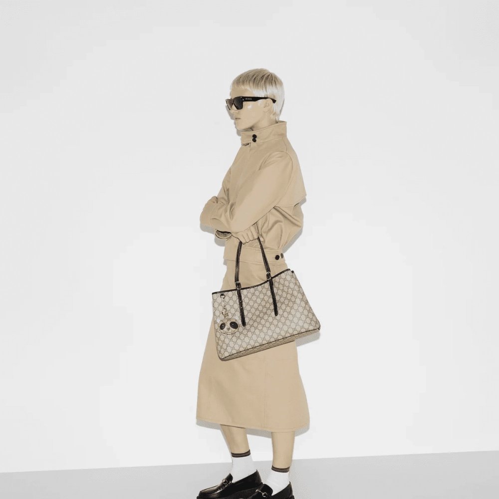 GUCCI EMBLEM LARGE TOTE BAG,GUCCI,BAGS