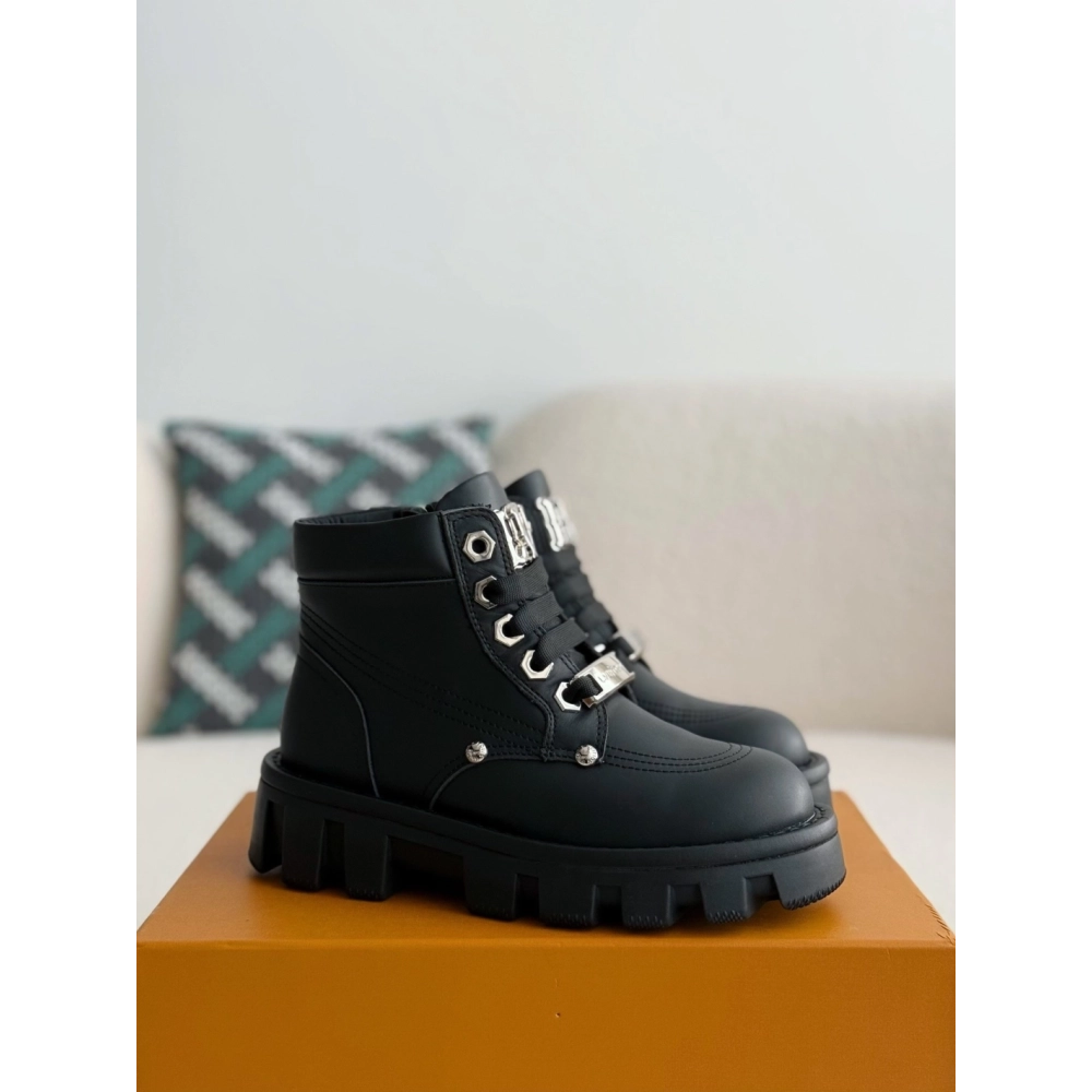 Louis Vuitton Leather Round Toe Lace-up Boots,LOUIS VUITTON