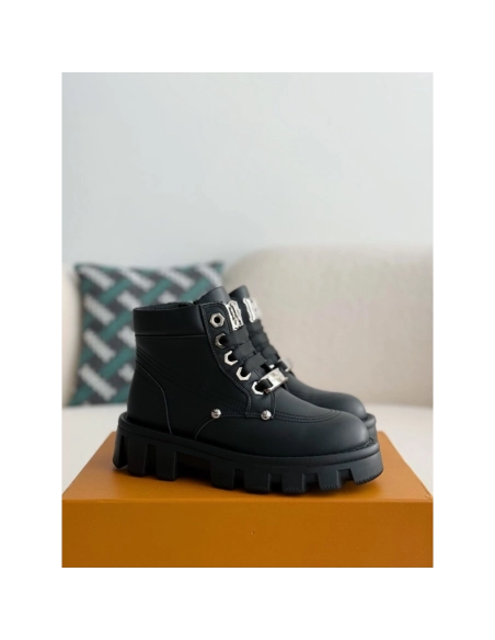 Louis Vuitton Leather Round Toe Lace-up Boots,LOUIS VUITTON