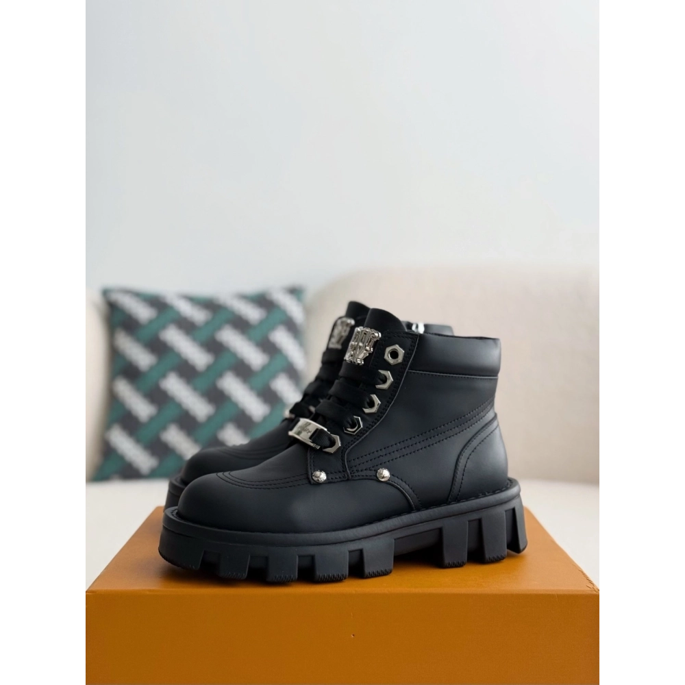 Louis Vuitton Leather Round Toe Lace-up Boots,LOUIS VUITTON