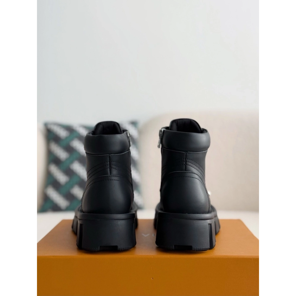 Louis Vuitton Leather Round Toe Lace-up Boots,LOUIS VUITTON