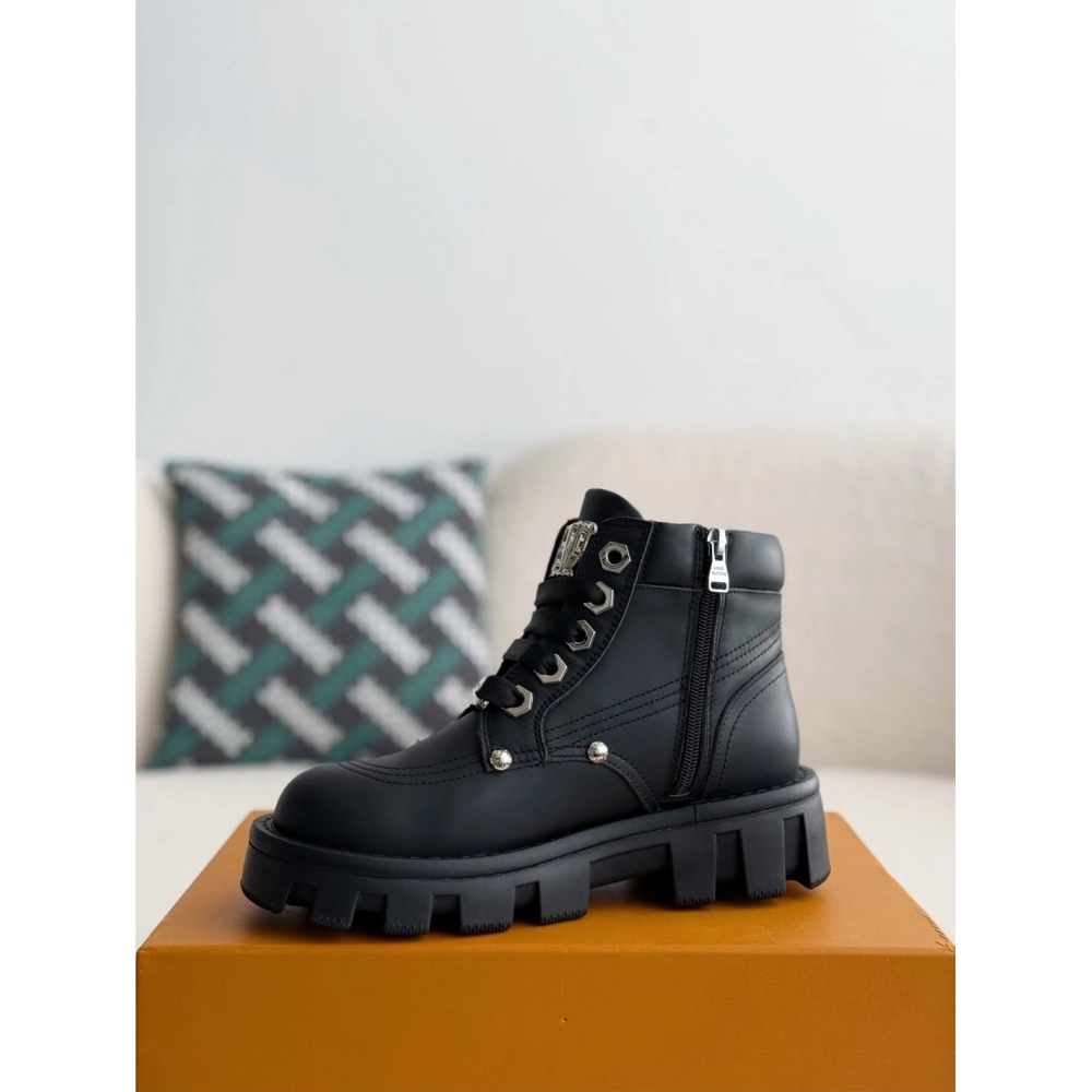 Louis Vuitton Leather Round Toe Lace-up Boots,LOUIS VUITTON