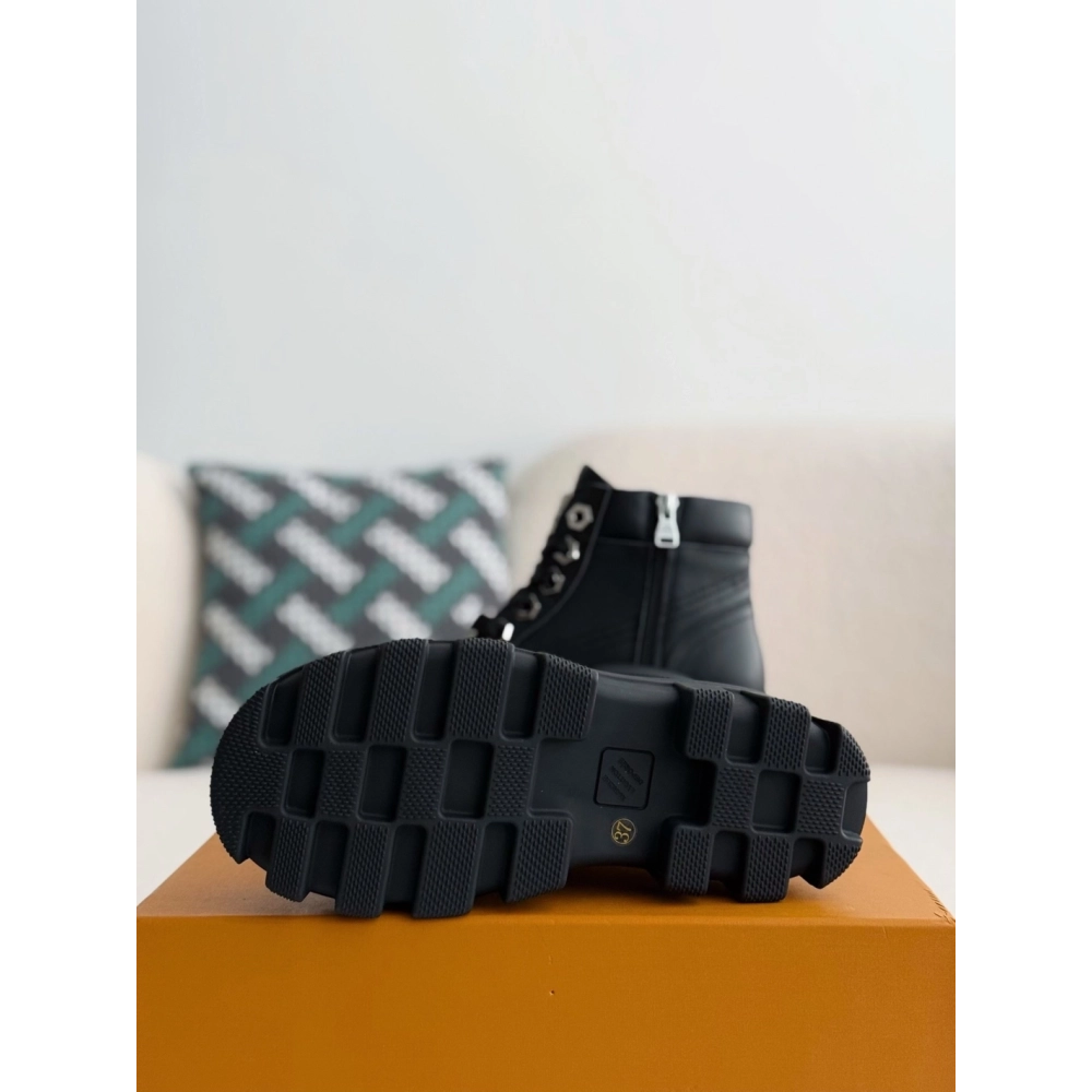 Louis Vuitton Leather Round Toe Lace-up Boots,LOUIS VUITTON