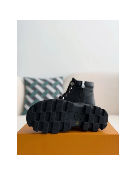 Louis Vuitton Leather Round Toe Lace-up Boots,LOUIS VUITTON