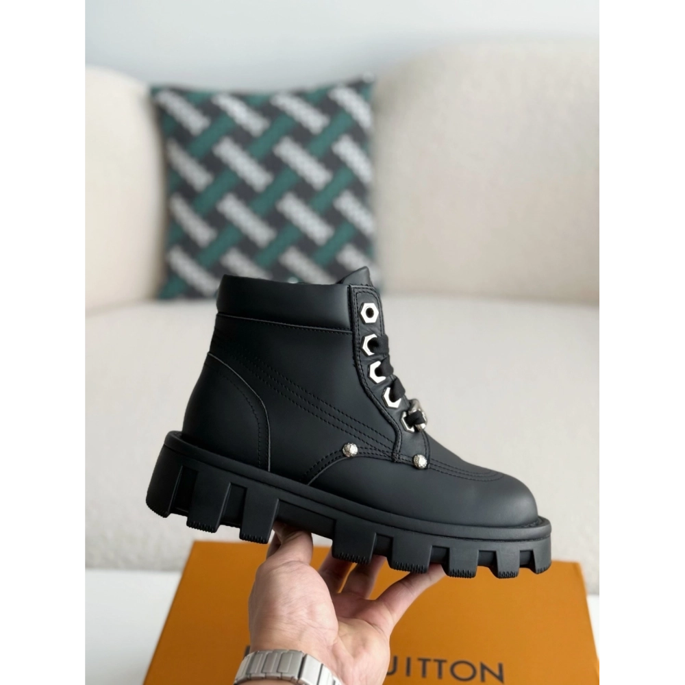 Louis Vuitton Leather Round Toe Lace-up Boots,LOUIS VUITTON