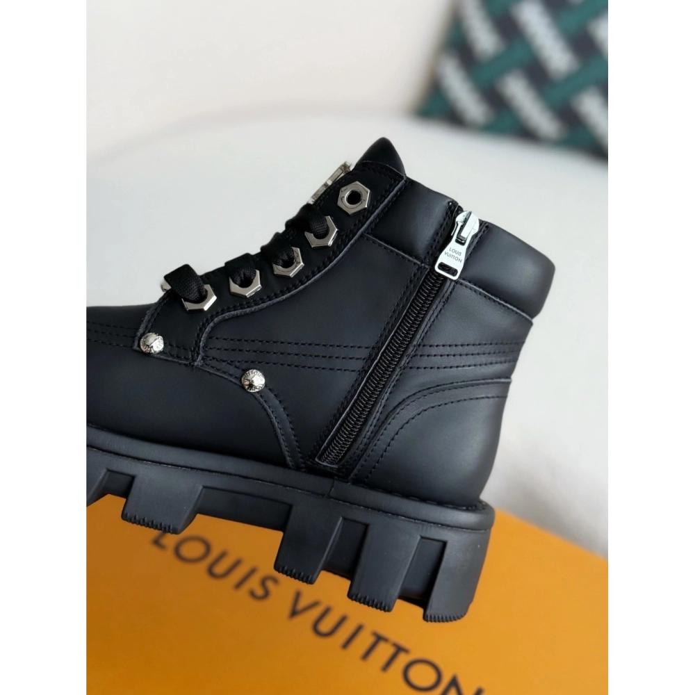 Louis Vuitton Leather Round Toe Lace-up Boots,LOUIS VUITTON
