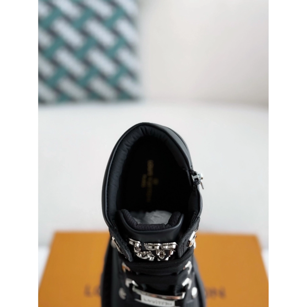 Louis Vuitton Leather Round Toe Lace-up Boots,LOUIS VUITTON